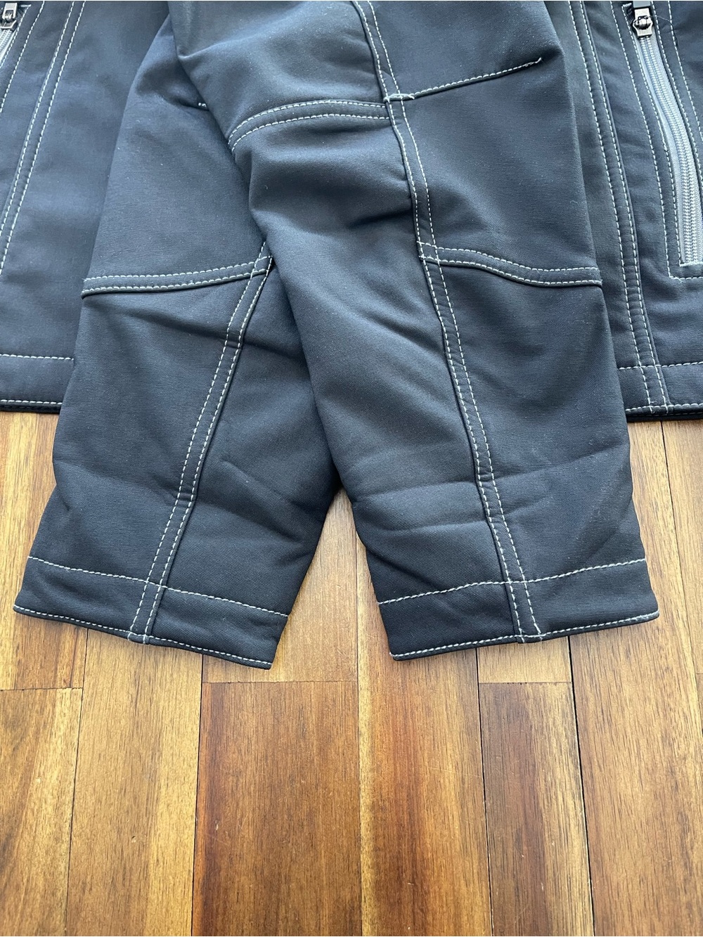 Ariat Rebar Women’s Black Utility Softshell Jacket with White Stitching - Picture 5 of 14
